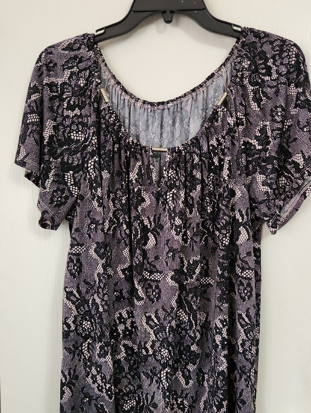 Scoop-Neck Cream/light Pink & Black Lace-Print Short Sleeve Tunic